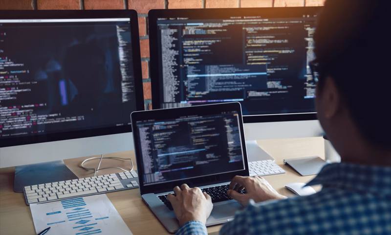 数据科学选型:R与Python如何赋能叶县网站建设?